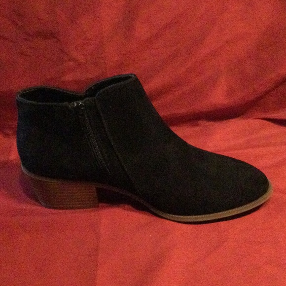 Amazon Essentials Aola Ankle Boot - Picture 3 of 7